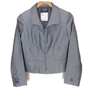 ✨Vintage CHANEL CC Logo Metallic Grey Silk Cropped Jacket Blazer